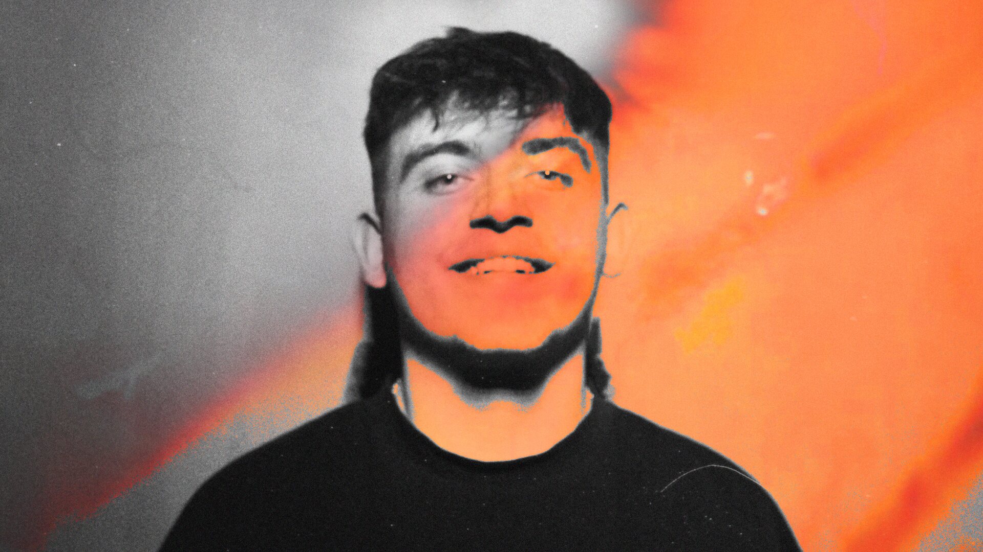 Modeā, 2025 press photo: black and white portrait, smiling, with an orange light leak